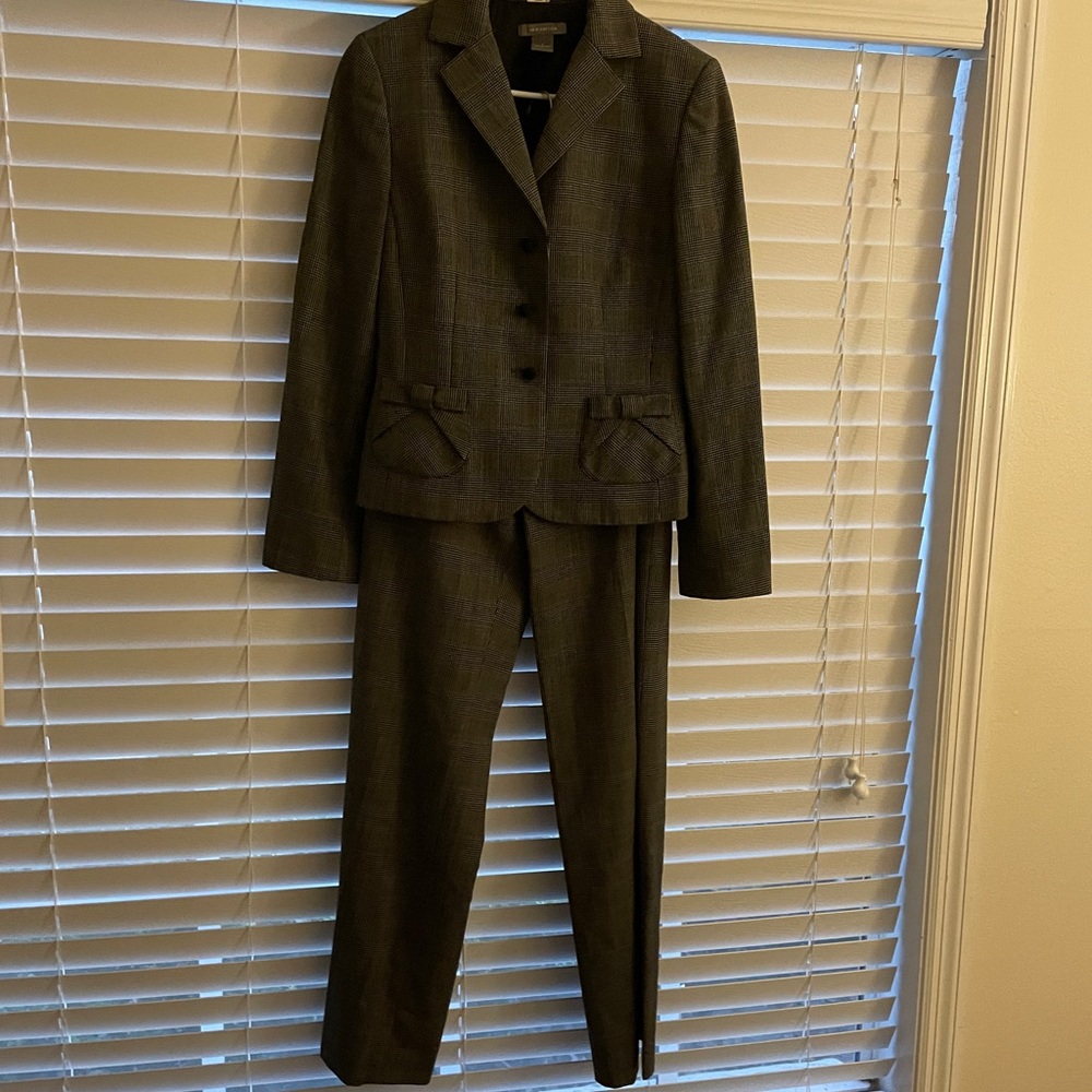Women’s Ann Taylor suit